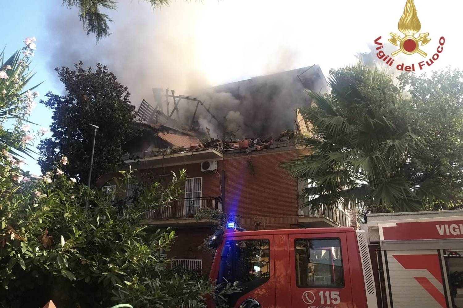 La palazzina distrutta da un'esplosione a Torre Angela, periferia orientale di Roma