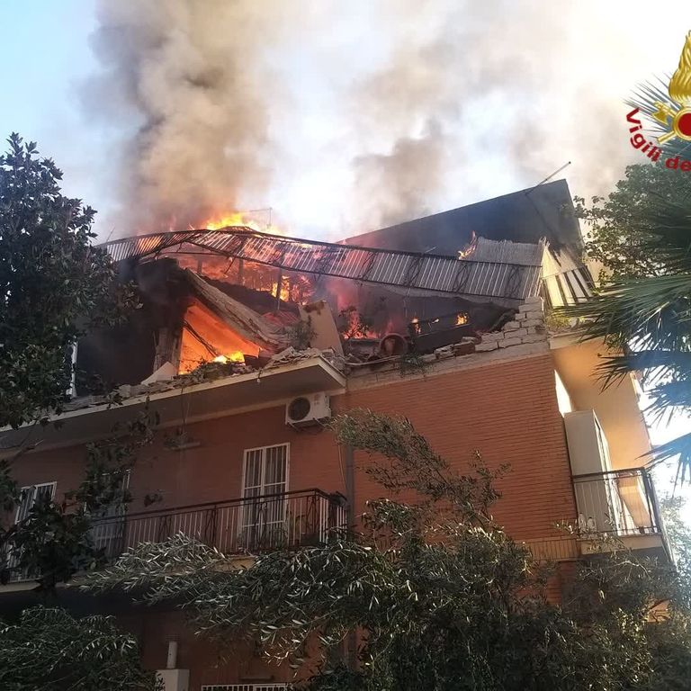 L'incendio nell'appartamento di Torre Angela, borgata orientale della Capitale