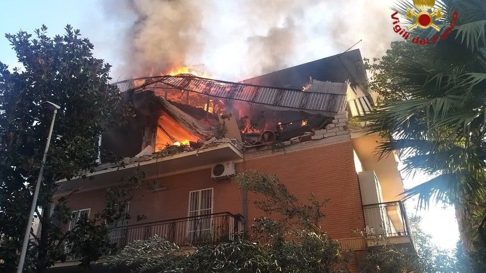 L'incendio nell'appartamento di Torre Angela, borgata orientale della Capitale