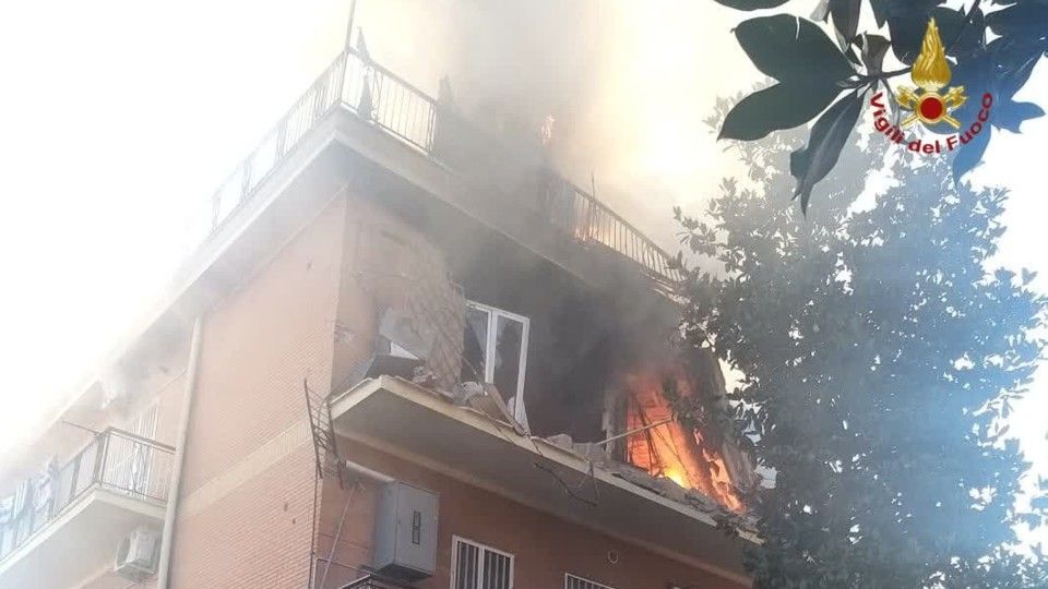 L'incendio nell'appartamento di Torre Angela, borgata orientale della Capitale
