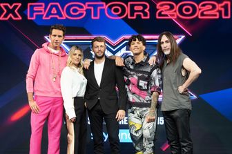 La giuria di XFactor con il nuovo conduttore, Ludovico Tersigni
