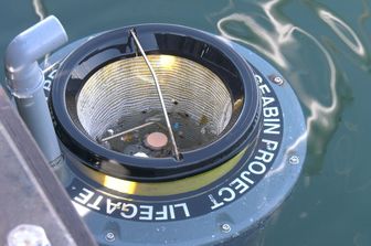 Il 'Seabin' per la raccolta dei rifiuti nel porto di Cagliari