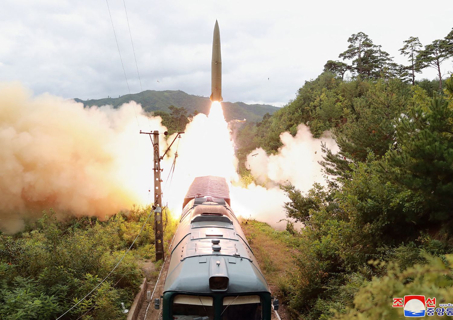 Il lancio del missile da un treno nordcoreano