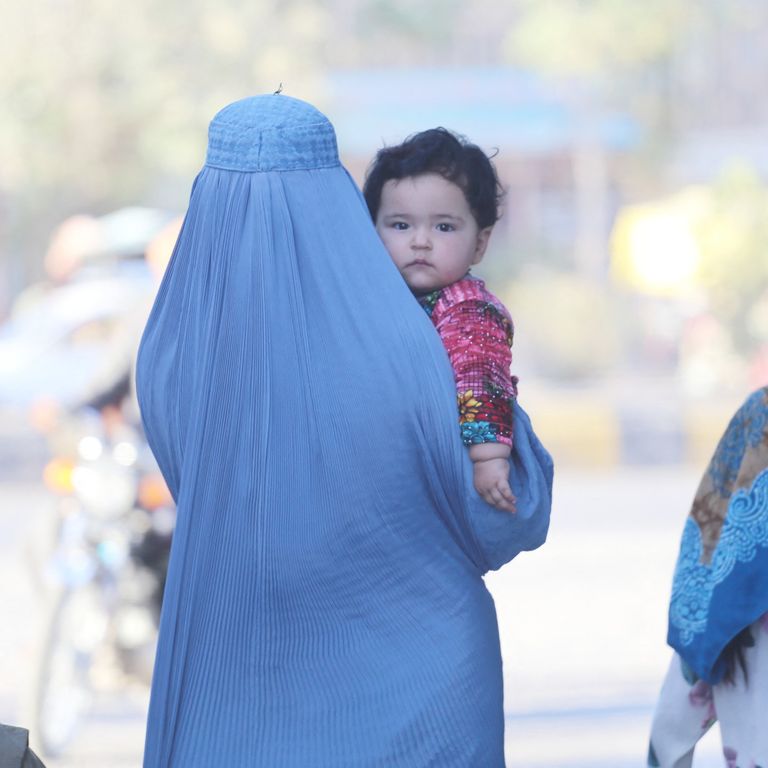 Una donna a Herat, in Afghanistan