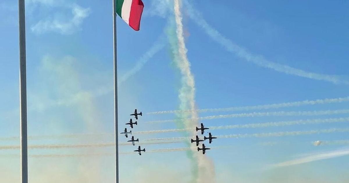 le frecce tricolori si   toccano   in volo a pantelleria ferito un pilota