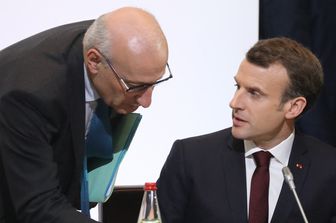 Il ministro degli Esteri francese, Jean-Yves Le Drian, e il presidente Emmanuel Macron