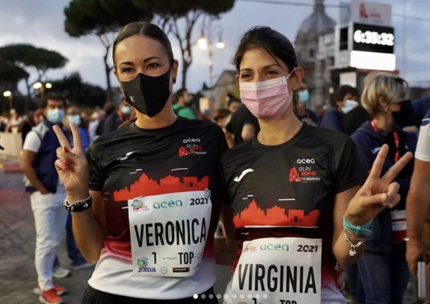 Virginia Raggi alla partenza della Maratona di Roma