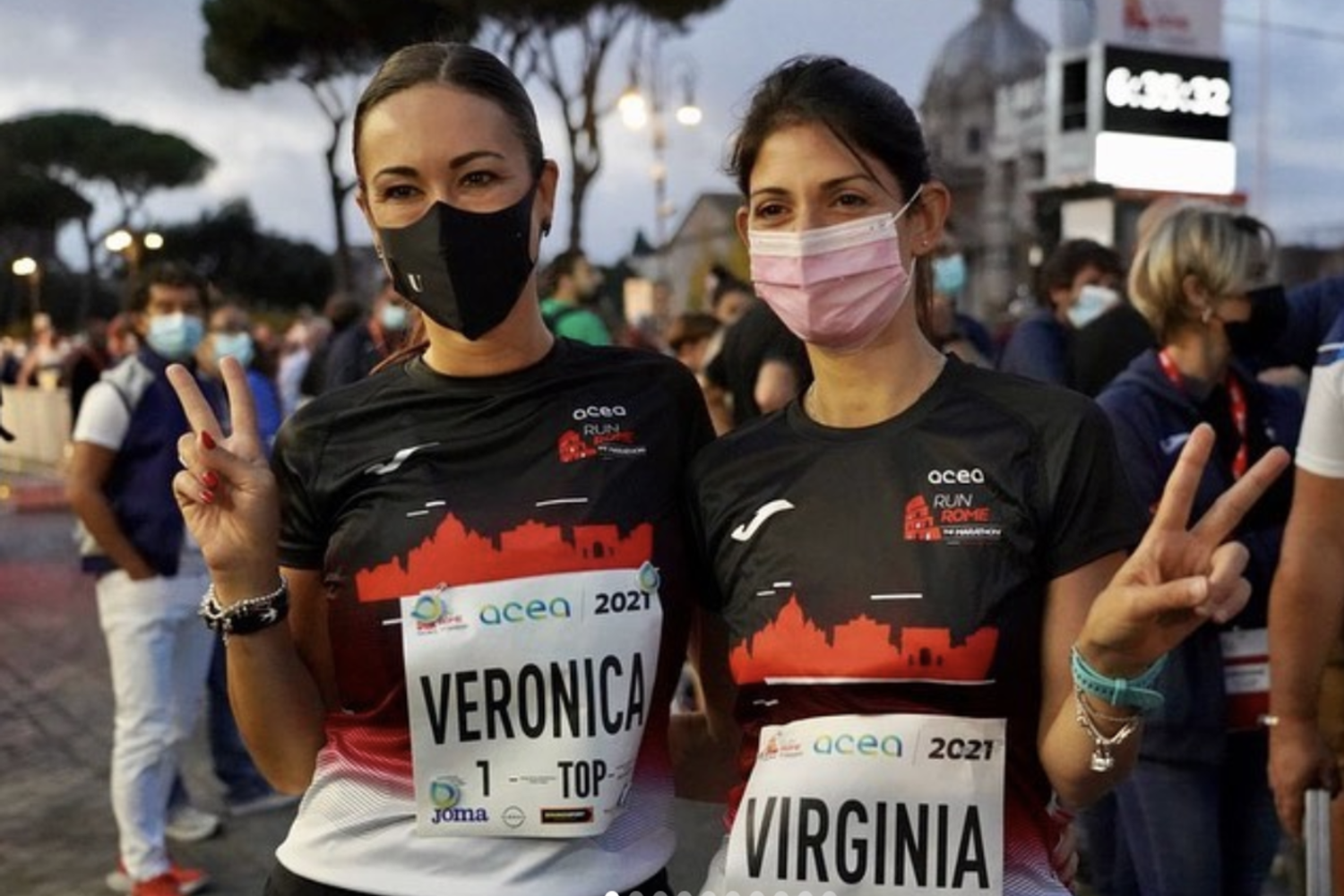 Virginia Raggi alla partenza della Maratona di Roma