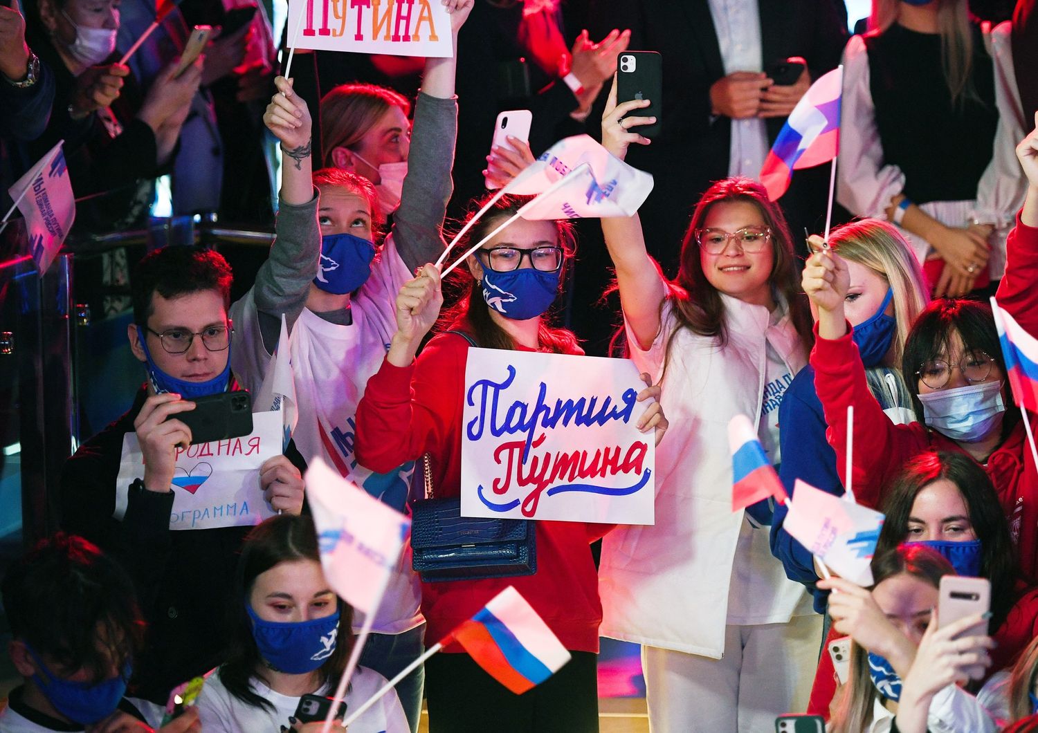 Sostenitori di Russia Unita, il partito di Vladimir Putin