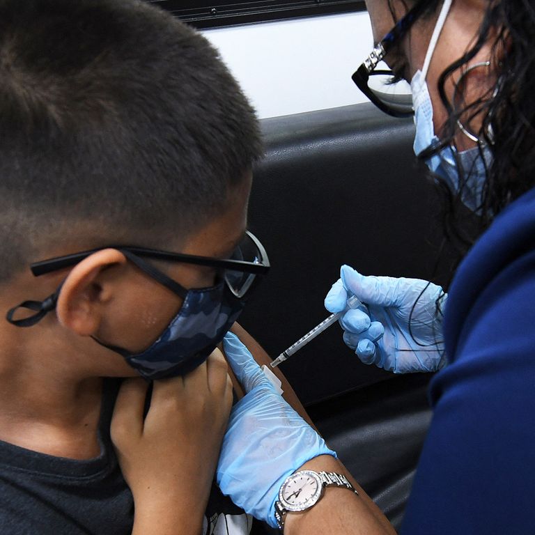 Vaccino Pfizer a un bambino in Florida