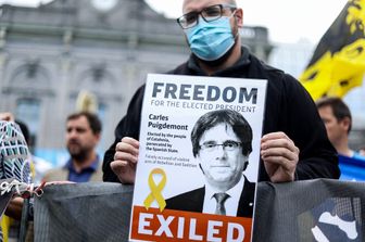 Una manifestazione per la liberazione di Carles Puigdemont