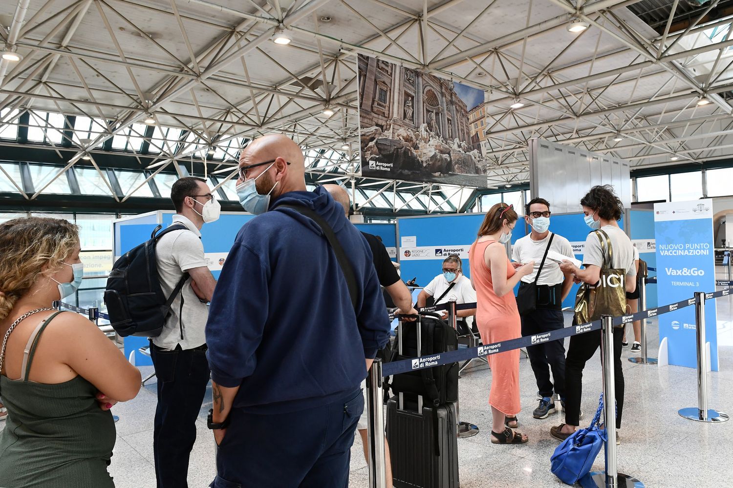 Centro vaccini nel terminal dell'aeroporto di Fiumicino&nbsp;
