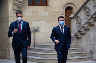 Il primo ministro spagnolo Pedro Sanchez e il presidente catalano Pere Aragones