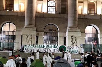 &nbsp;Attivisti Clima a Piazza Affari a Milano- Rise up 4 climate Justice