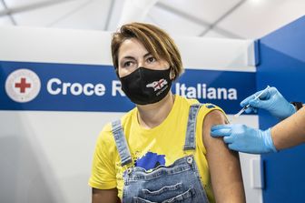 Open Day al centro vaccinale della Croce Rossa, presso hub della stazione Termini, dedicato ai collaboratori familiari, colf e badanti