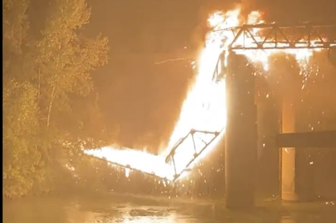 Il crollo di parte del ponte di ferro