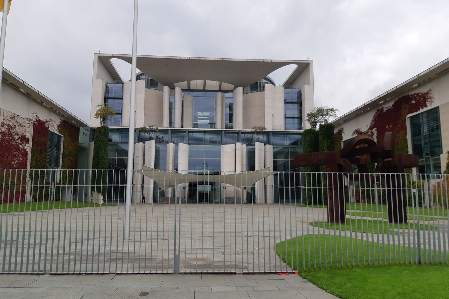 &nbsp;La sede del Kanzleramt, che i berlinesi chiamano &quot;lavatrice&quot;