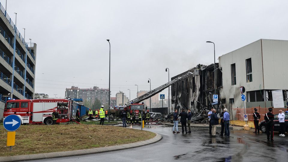 Il luogo in cui si &egrave; schiantato l'aereo tra San Donato e Milano