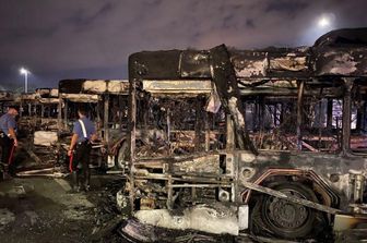 Autobus Atac bruciati a Roma