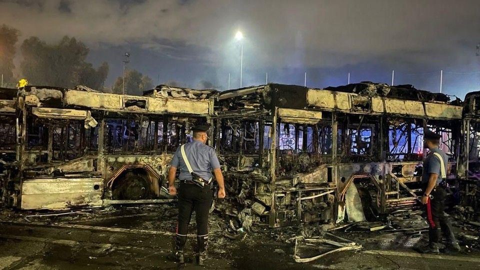 &nbsp;Bus Atac bruciati a Roma