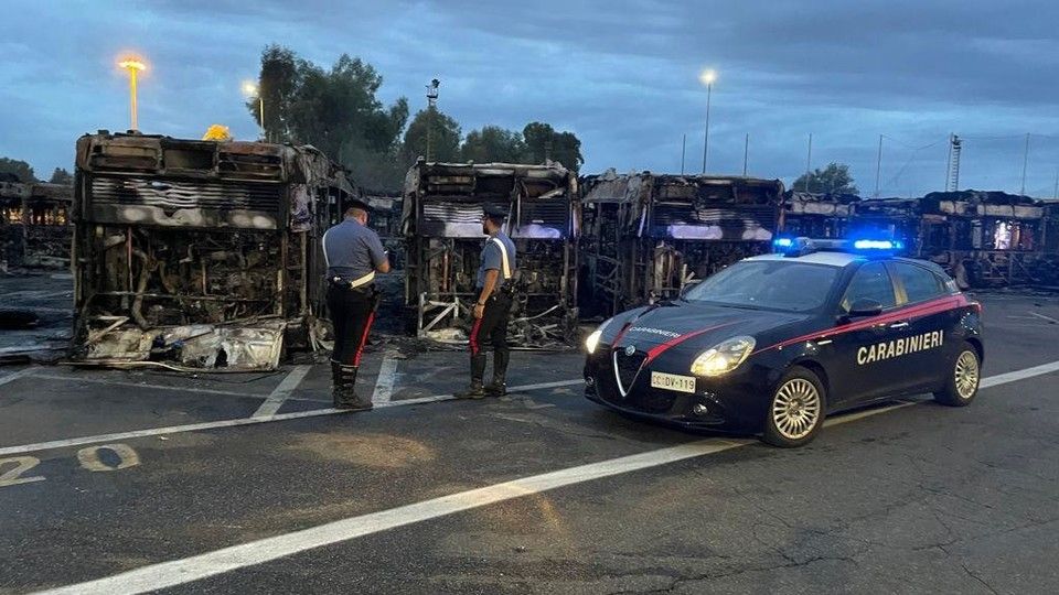 &nbsp;Bus Atac bruciati a Roma