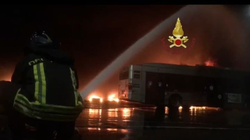 &nbsp;Bus Atac bruciati a Roma