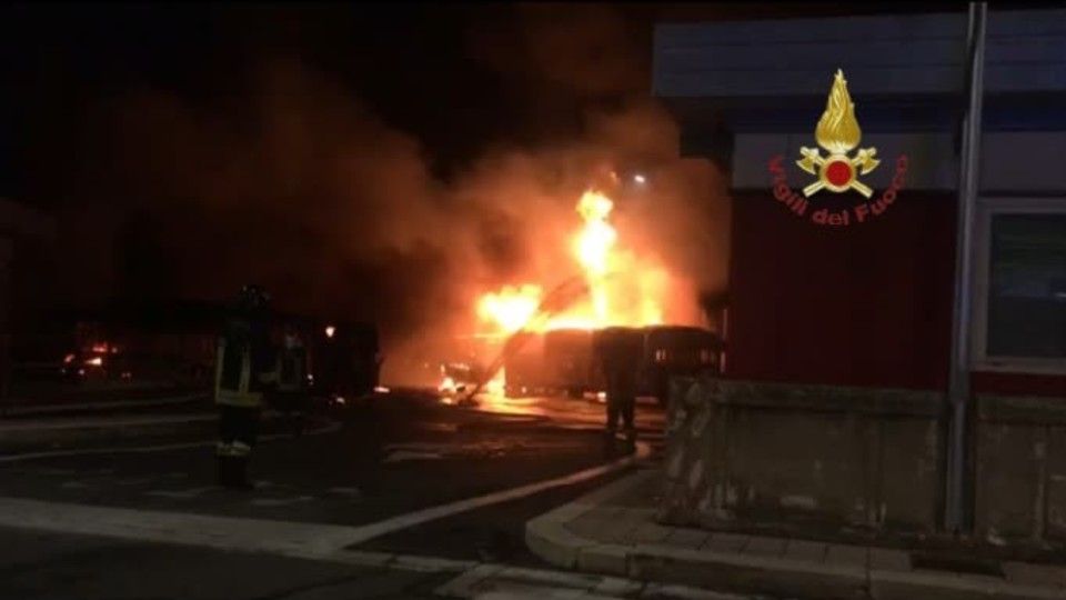 &nbsp;Bus Atac bruciati a Roma