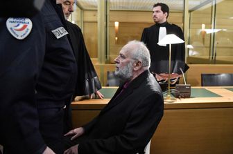 Il processo a Bernard Preynat, l'ex sacerdote accusato di pedofilia in Francia