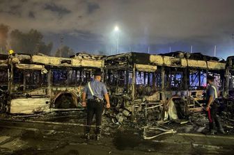 I bus bruciati nel deposito Prenestino