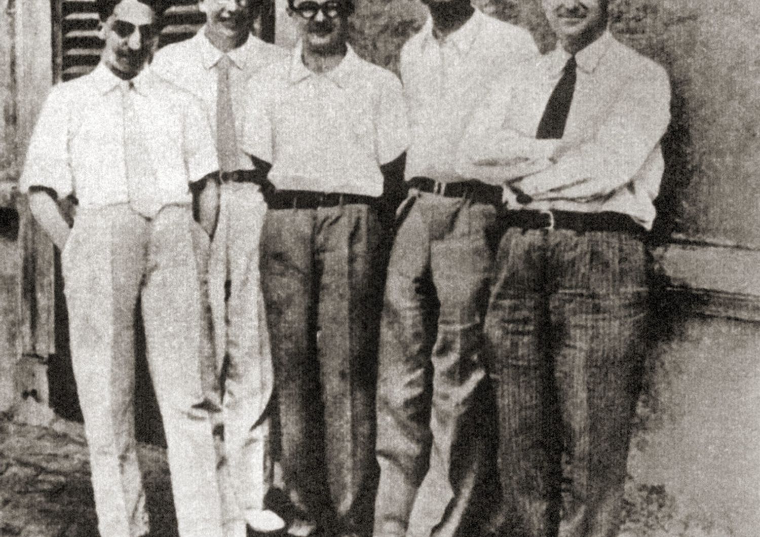 Enrico Fermi, Franco Rasetti, Edoardo Amaldi, Emilio Segr&egrave;, Oscar D'Agostino, davanti all'istituto di Fisica di Via Panisperna&nbsp;