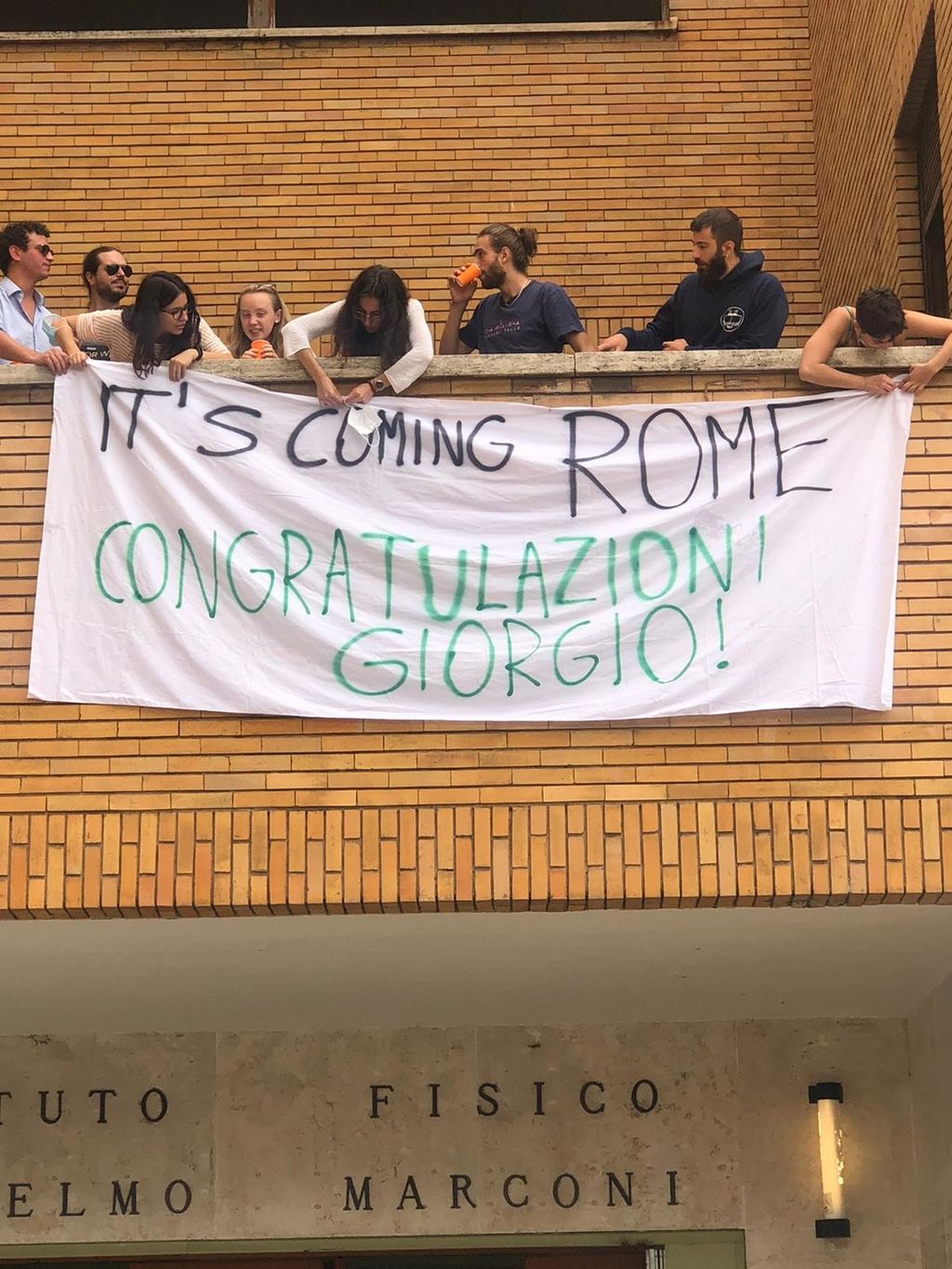 Striscione esposto all'istituto di Fisica dell'Universit&agrave; La Sapienza di Roma&nbsp;
