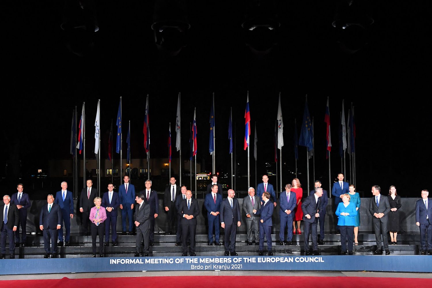 La 'foto di famiglia' dei leader Ue a Brdo (Slovenia)