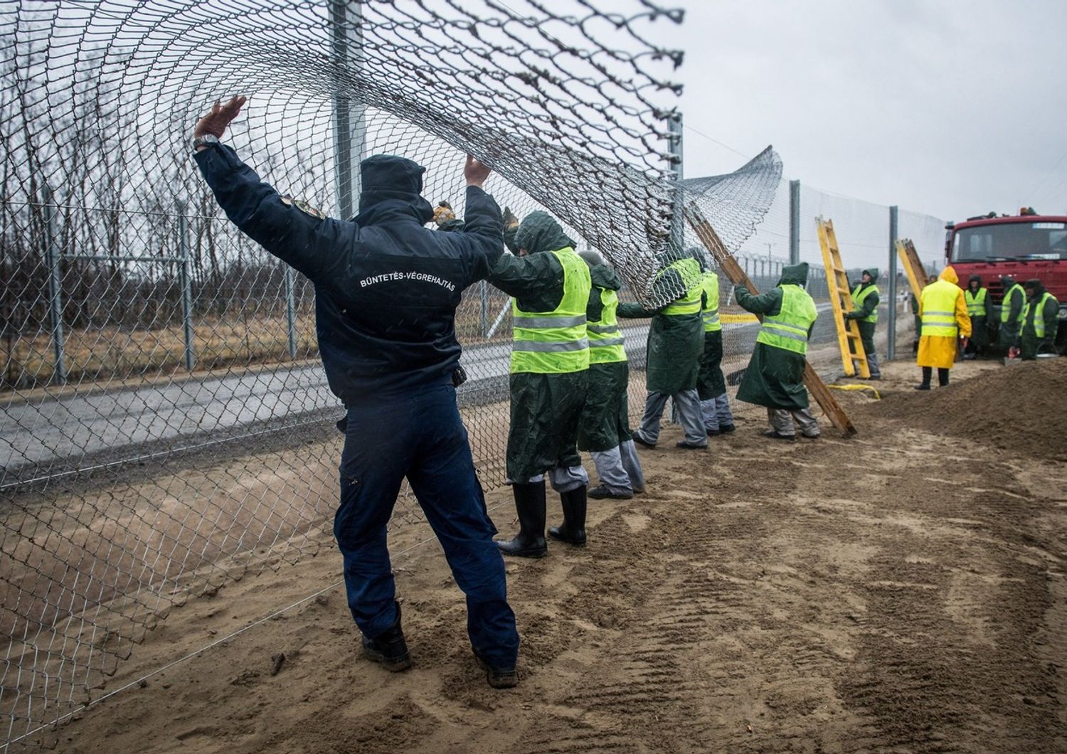 Barriere al confine tra Serbia e Ungheria