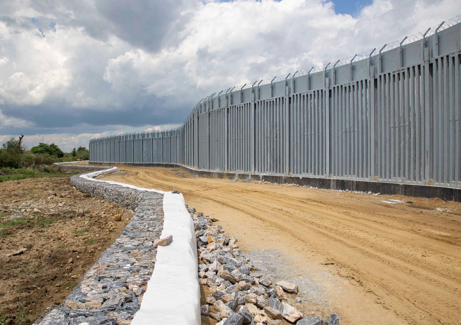 Il muro costruito in Grecia per fermare i migranti