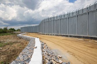Il muro costruito in Grecia per fermare i migranti