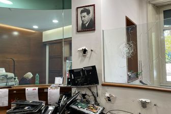 La sede della Cgil devastata