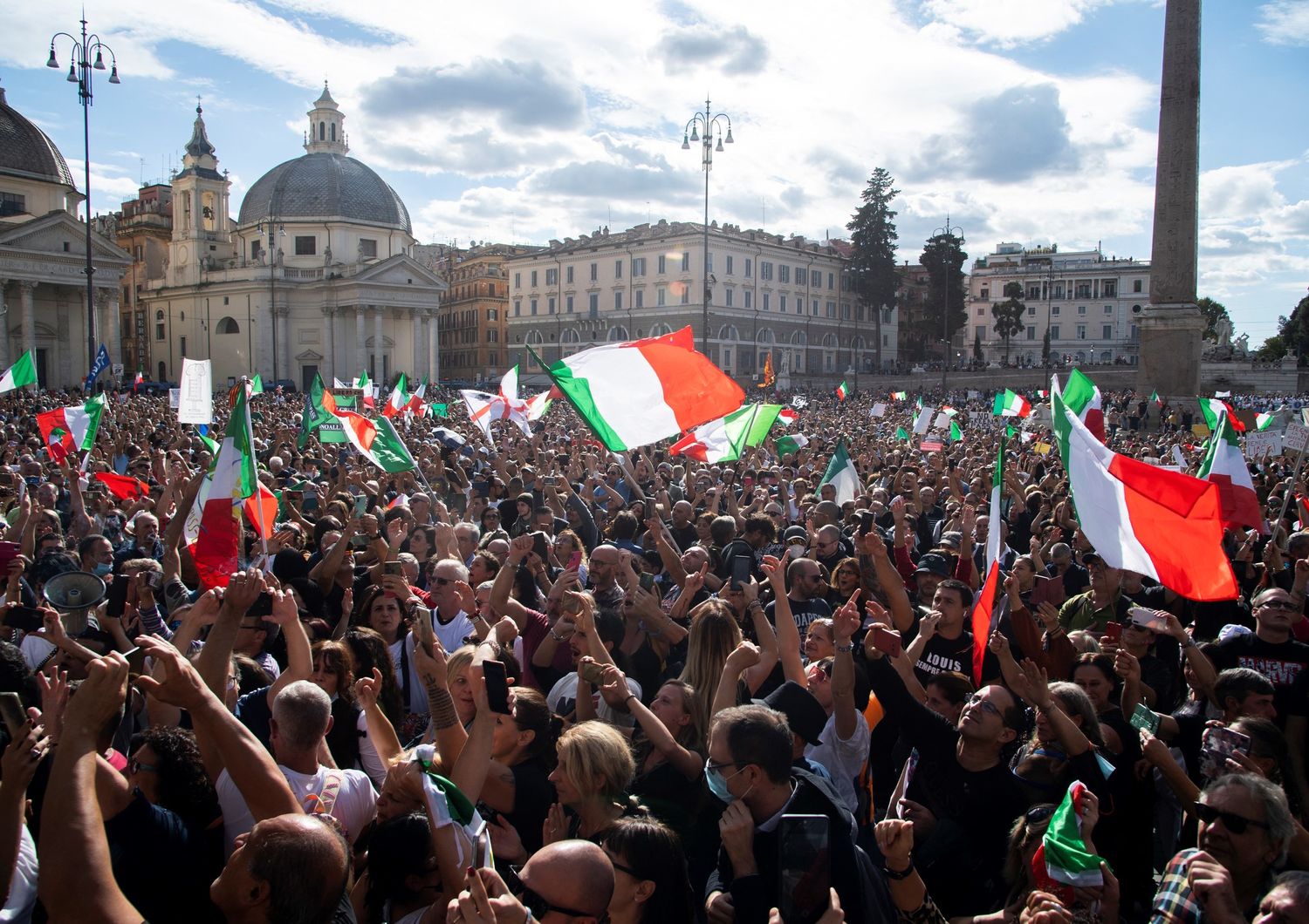La manifestazione di sabato pomeriggio contro il Green pass a piazza del Popolo a Roma&nbsp;
