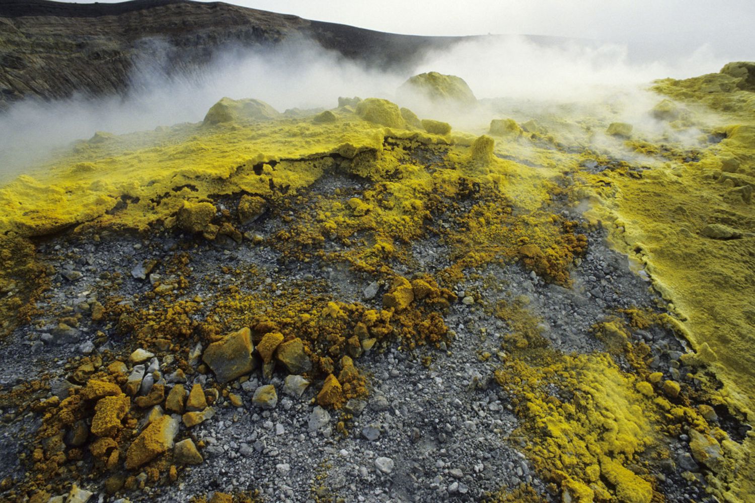 Fumi sull'isola di Vulcano, Sicilia