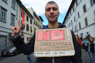 Protesta a Firenze contro l'obbligo del Green pass sul lavoro&nbsp;