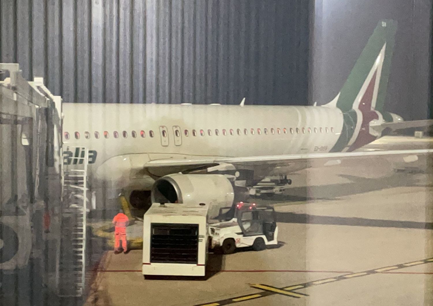 Da Cagliari a Roma su un volo Alitalia. L'ultimo SEGUI LA DIRETTA