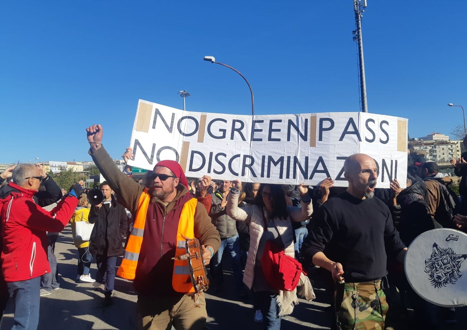 La manifestazione dei no-green pass al porto di Trieste