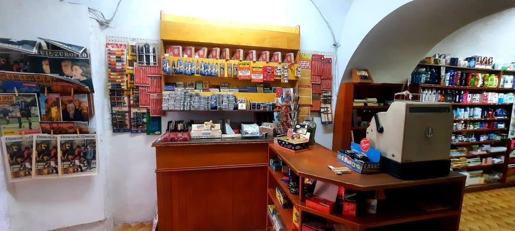 Negozio modificato per esigenze set&nbsp;