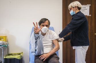 Il premio Nobel per la Fisica, Giorgio Parisi, riceve la terza dose di vaccino anti-covid