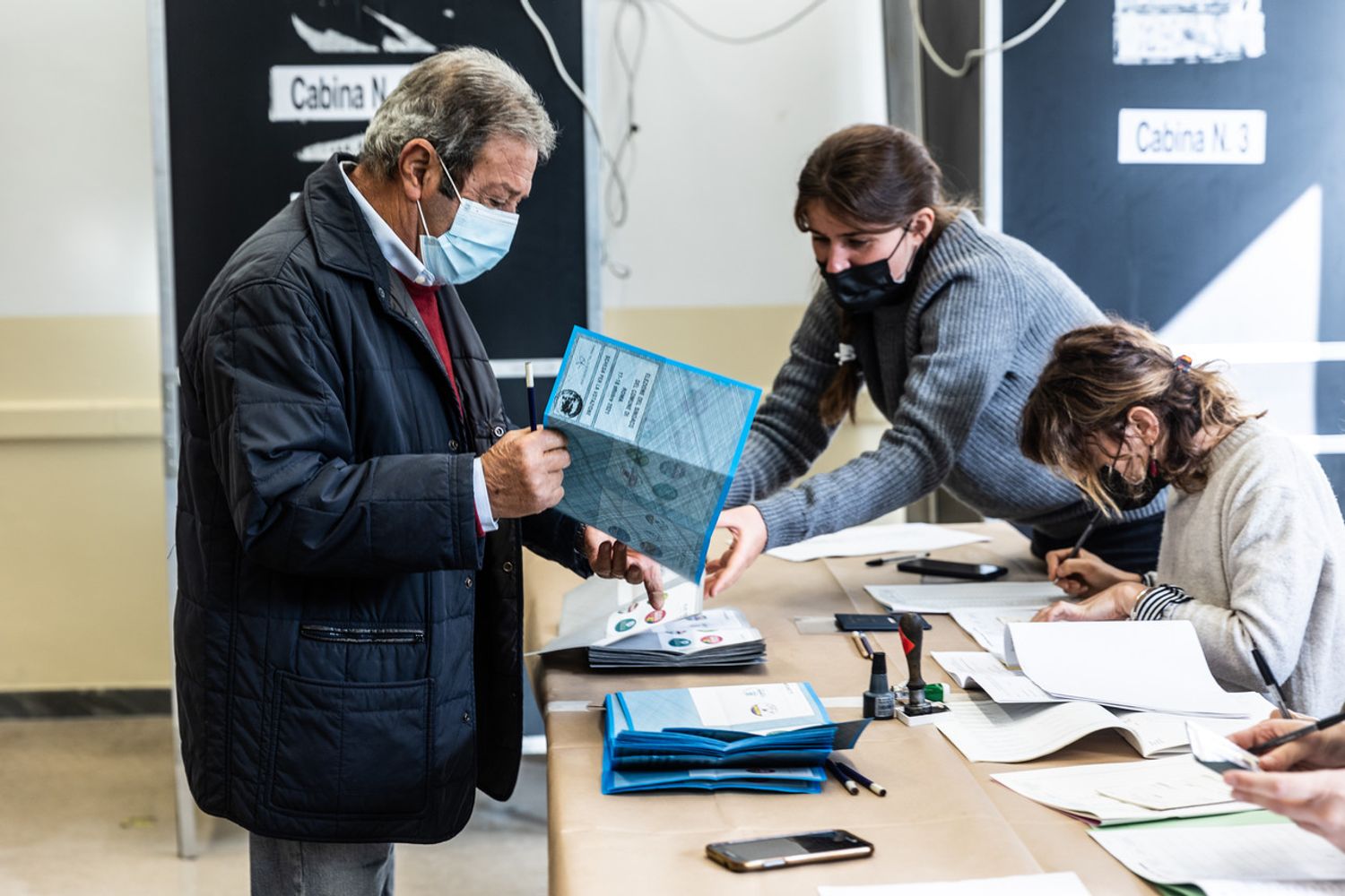 Cittadini al voto per i ballottaggi 2021