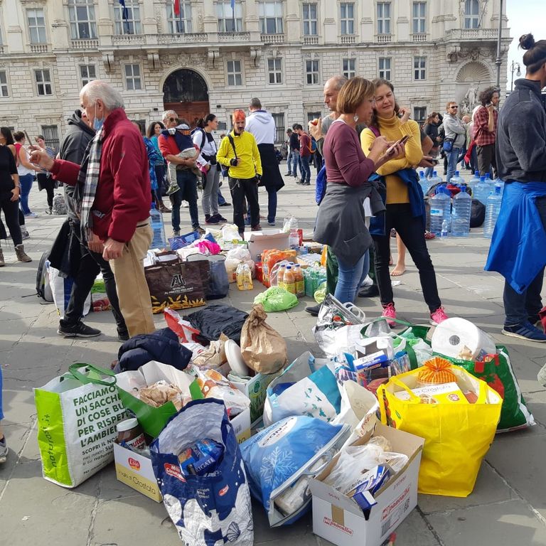 La protesta in piazza Unit&agrave; d'Italia a Trieste