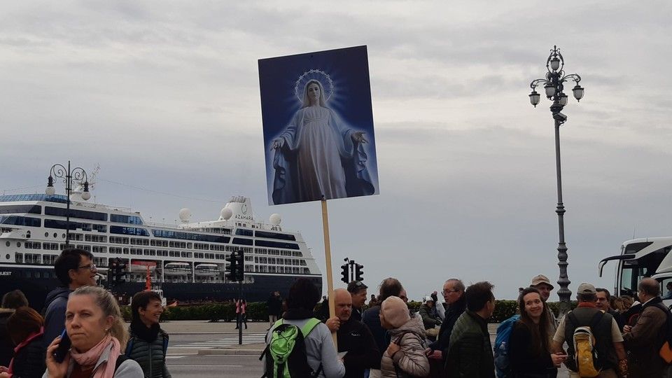 La protesta in piazza Unit&agrave; d'Italia a Trieste