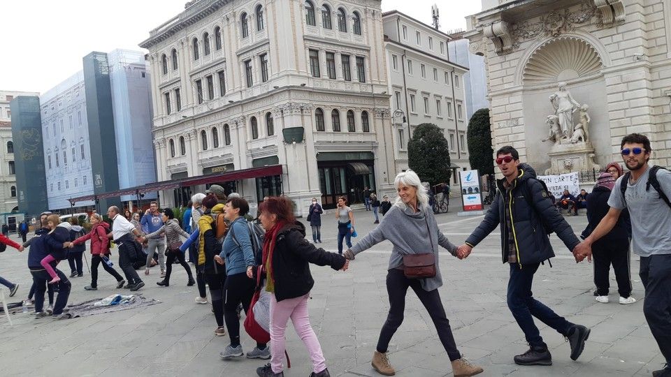 La protesta in piazza Unit&agrave; d'Italia a Trieste