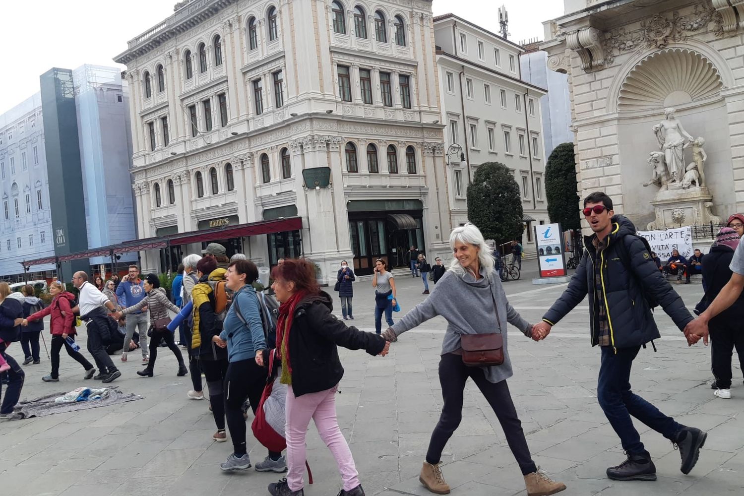 La protesta in piazza Unit&agrave; d'Italia a Trieste