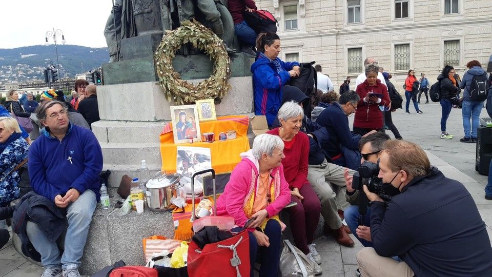 La protesta in piazza Unit&agrave; d'Italia a Trieste
