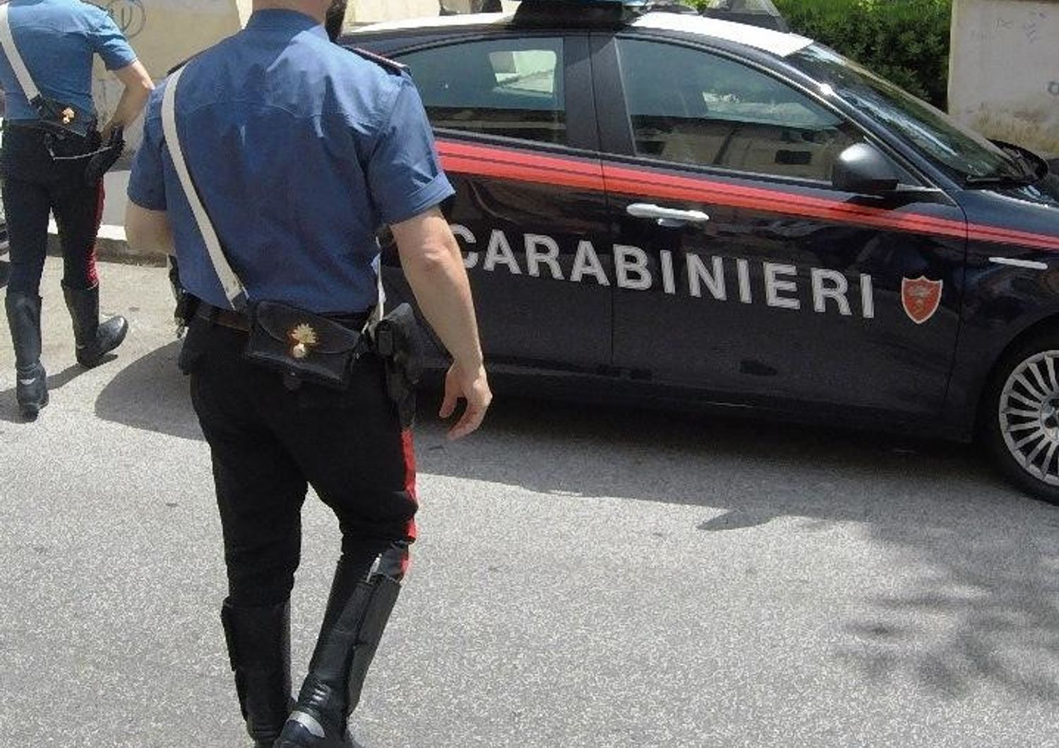 danneggiava auto con un ascia arestato a roma